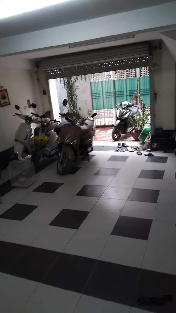 Cần bán nhà mặt ngõ 191 Giáp Bát: 85m2 x 4tầng, 5.5m mặt tiền. Ô tô vào nhà