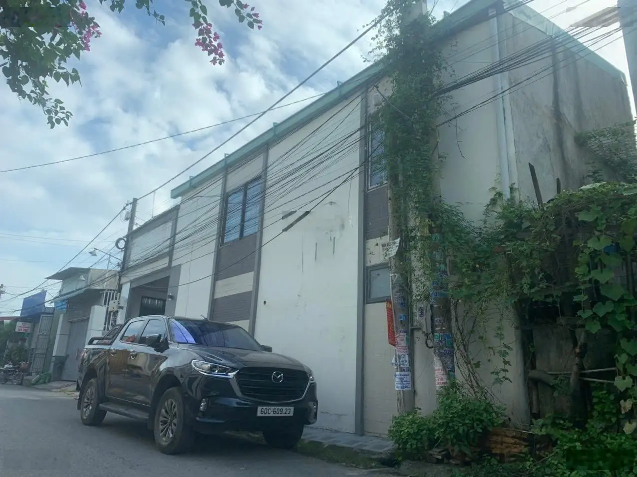 Hạ giá thêm 300tr, bán nhà mặt đường kinh doanh, buôn bán nhỏ