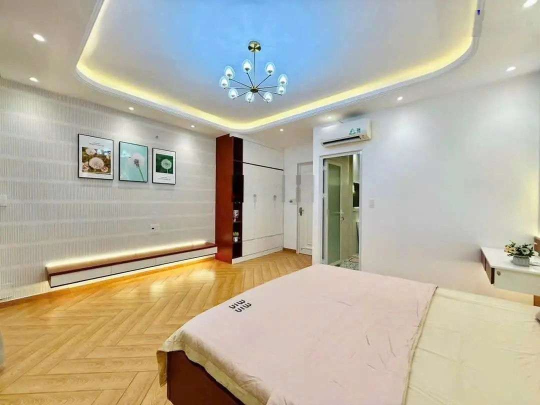 Tôi bán nhà mặt đường 1Trệt - 3lầu - 4pn - 5wc, giá 3tỷ420, trên đường Hoa Lan - P.2 - Q.Phú Nhuận