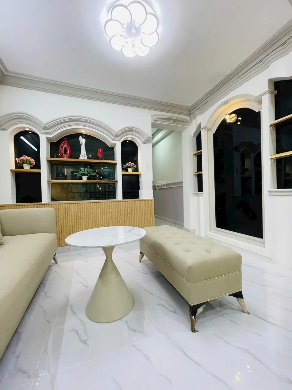 Nhà cạnh Phú Mỹ Hưng Quận 7 gần 80m2 5 tầng 8 tỷ nhỉnh full nội thất cho thuê 35tr/tháng