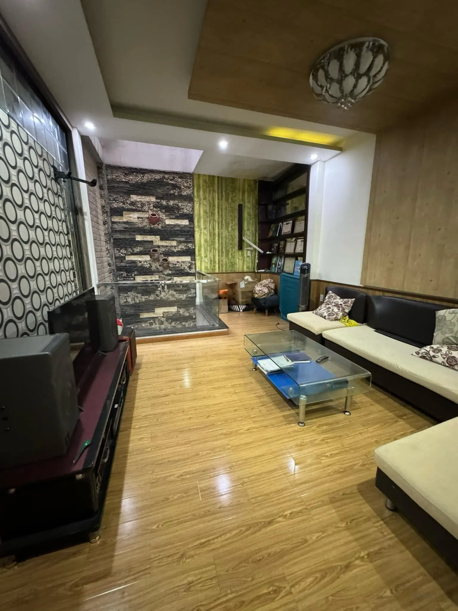 Phan Huy Ích - Tân Bình - ôtô đậu cửa vào nhà - nhà đẹp 4 tầng - sổ vuông - 8,2 tỷ