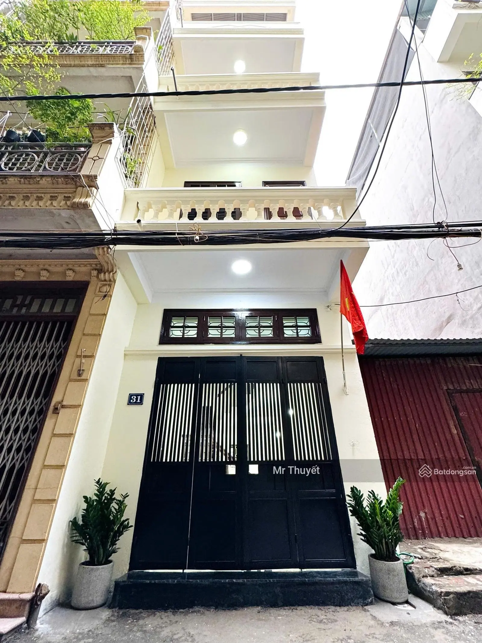 Cực hiếm! dân xây 40m-4 ngủ-phân lô quân đội-ô chờ thang máy-ô tô qua nhà-gần việt pháp hơn 8 tỷ