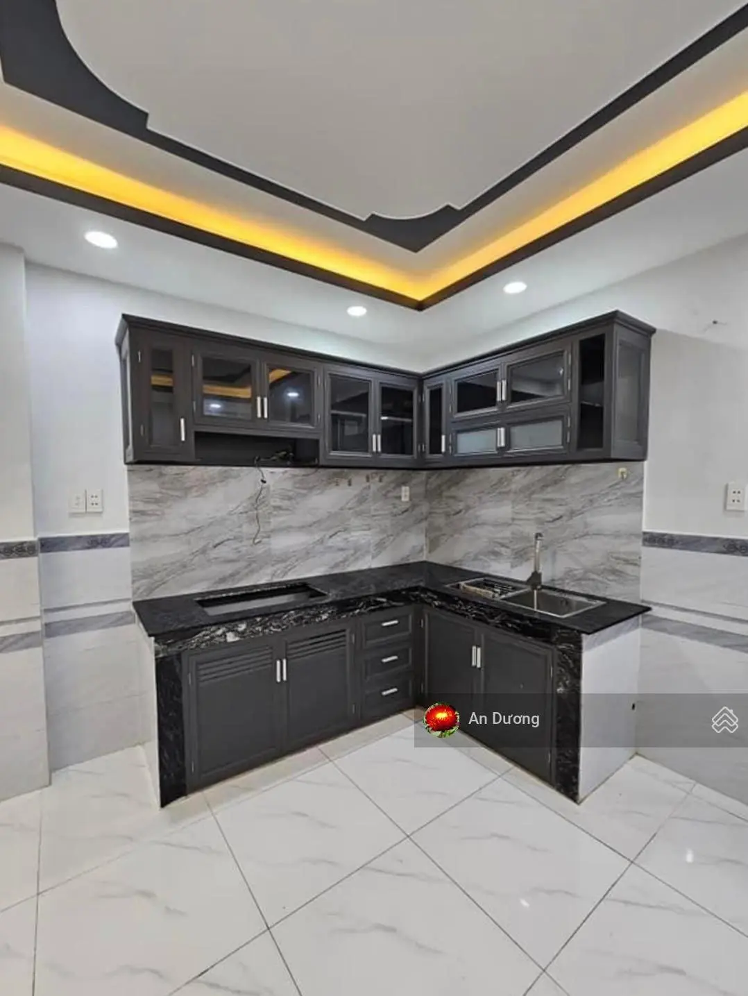 Bán nhà Hóc Môn gần chợ Bà Điểm, 1 trệt 1 lầu giá 900 triệu đang cho thuê