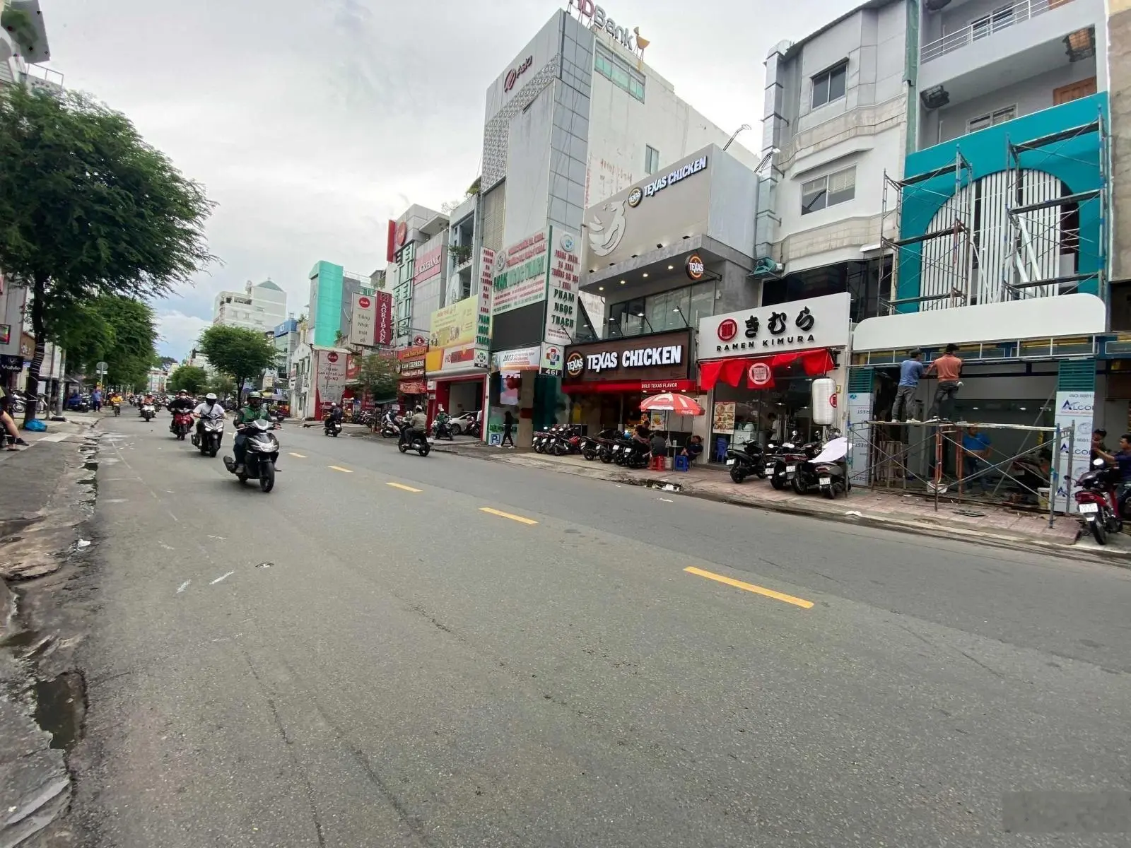 Bán nhà mặt tiền ngang 5x12m. Hợp đồng thuê 75 triệu đường Nguyễn Cư Trinh kết cấu 5 lầu 23 tỷ