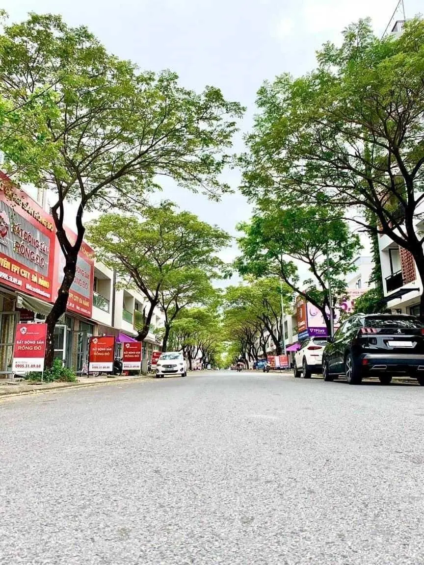 Cần bán gấp lô 180m2 - Hướng Nam - 4.7x tỷ