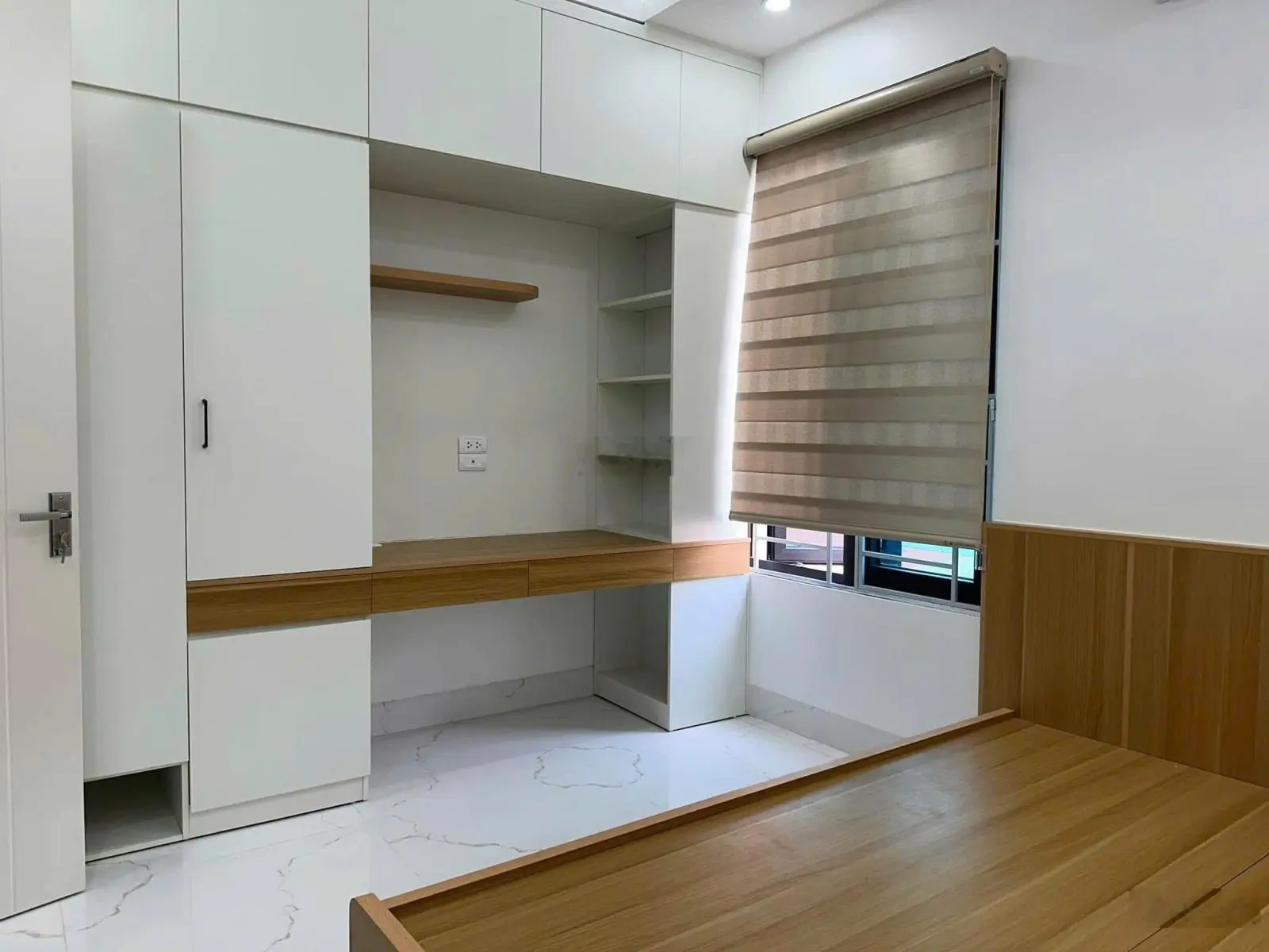Đỉnh kịch! Hoàng Quốc Việt - Gara ô tô - Nhà mới full nội thất - 60m2 - 6 tầng thang máy - 21.5 tỷ