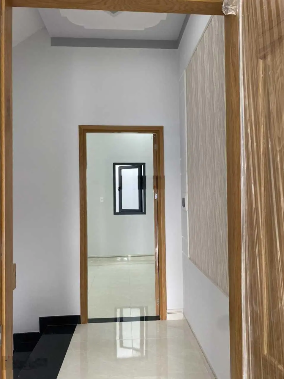 Nhà bán Dĩ An 2 lầu - sổ hồng riêng đã làm hoàn sân ô tô 7 chỗ