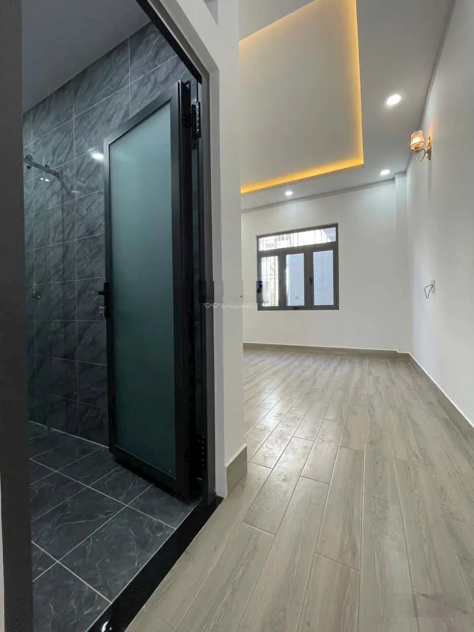 Nhà trệt - 2 lầu gần sân vận động Dĩ An. DT: 82.2m2. Đường nhựa 5m thông. 3 pn - 4 wc giá 4.5 tỷ TL