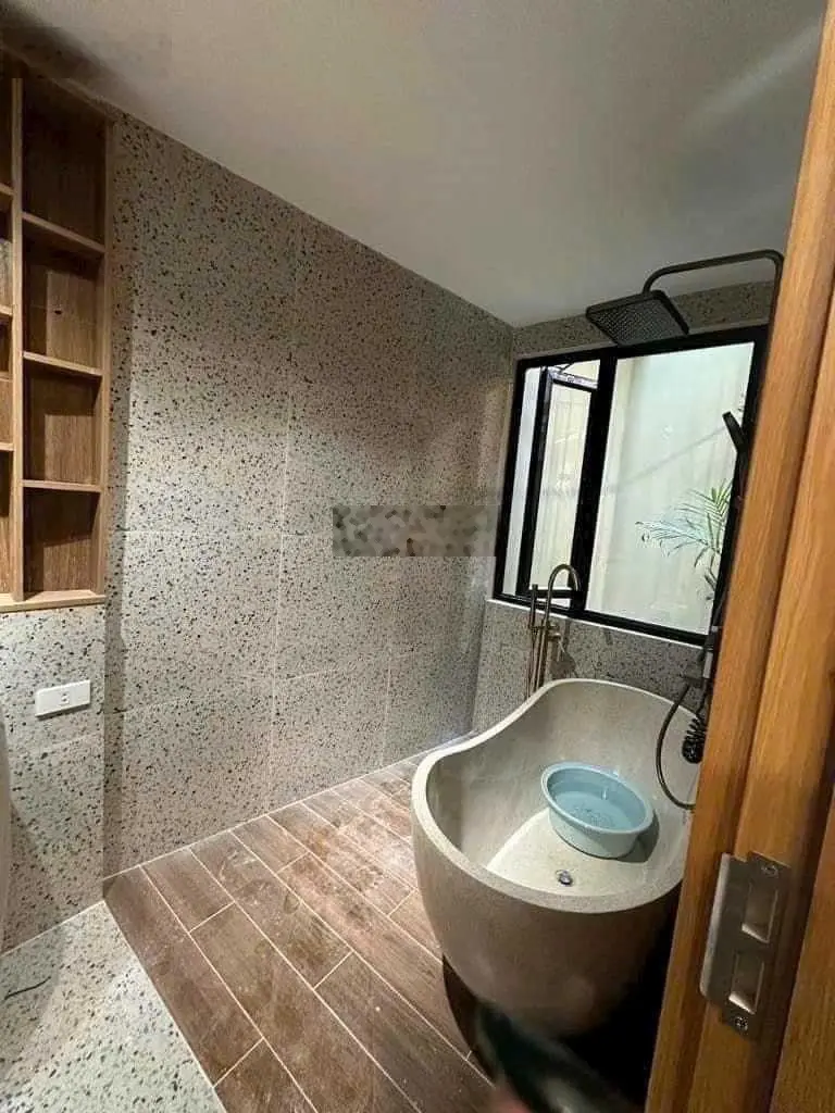 Khẳng định nhà thiết kế cực hiện đại, đẹp, dân thiết kế xây cực kỳ chắc chắn ạ! Ko có căn thứ2.7T