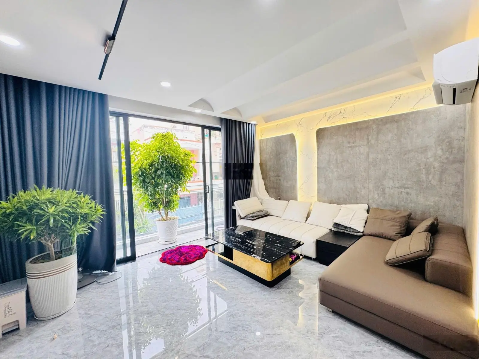 Bán nhà gần biển full nội thất xịn xò. 6 tầng chỉ 18 tỷ mặt đường phạm ngọc thạch vĩnh hải nha trag