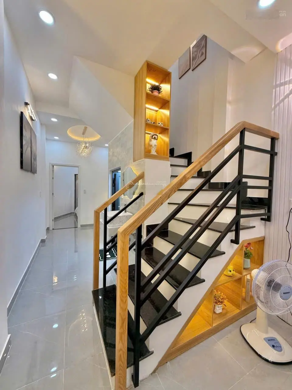 Nhỉnh 5 tỷ ngay phố ẩm thực Phan Xích Long, 42m2, Nhiêu Tứ, P7, Phú Nhuận, xách vali vô ở ngay