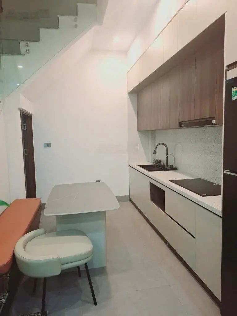 Bán nhà bát khối quận long biên gần cầu vĩnh tuy 5 tầng full nội thất.