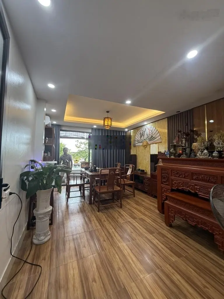 Mặt phố Đàm Quang Trung- vỉa hè kinh doanh văn phòng. Chủ cần bán gấp