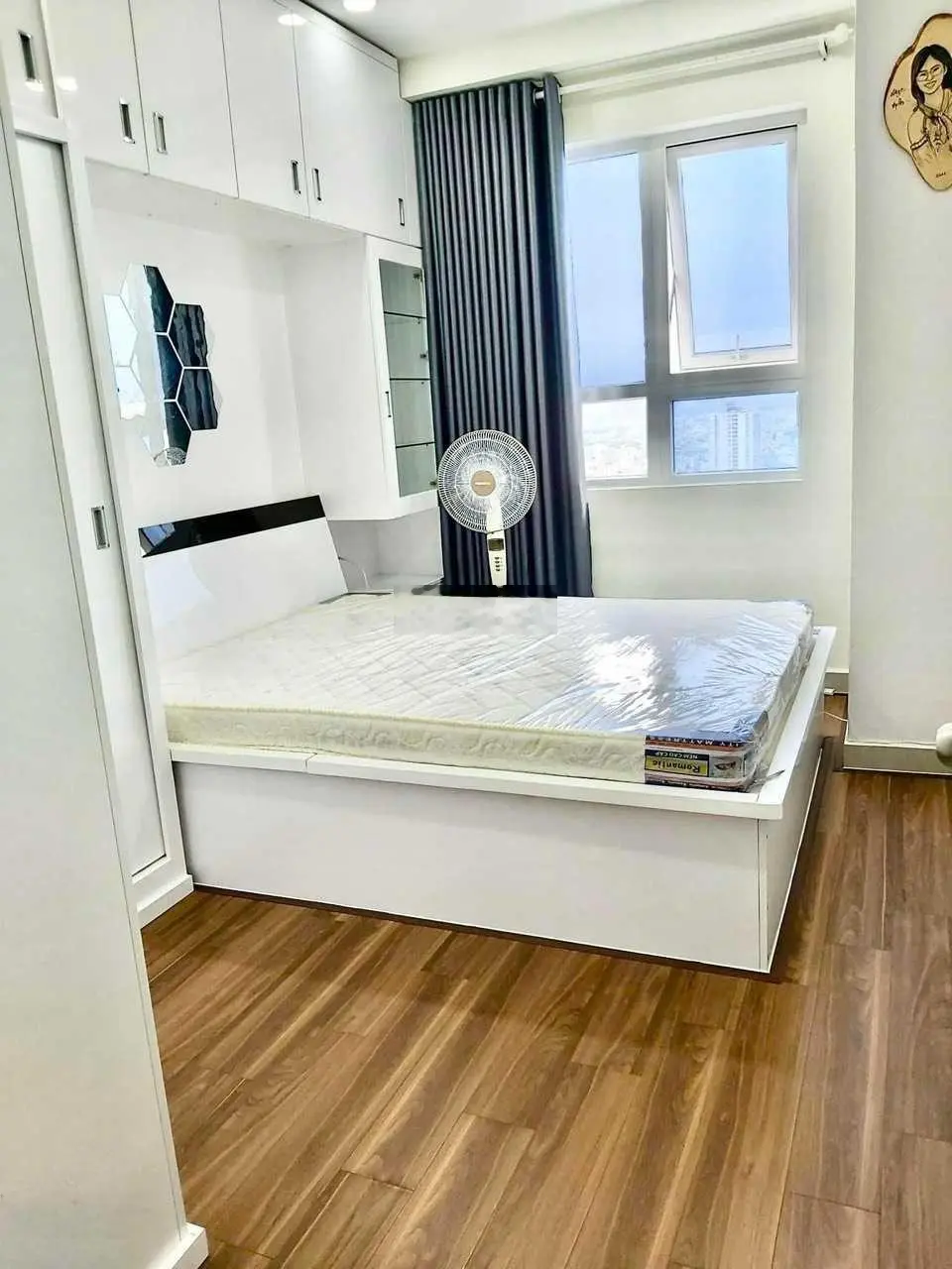 Bán căn hộ cao cấp chung cư Galaxy 9 Quận 4, DT: 70m2, 2PN, giá: 1 tỷ 840, nhà đẹp, Liên hệ Hoàng