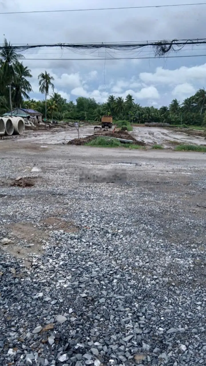 GĐ em cần bán đất Bến Tre gần vòng xoay Đại Lộ Đông Tây DT 570m2 (10x57m) 50m2 thổ cư ĐT 0906 309 ***