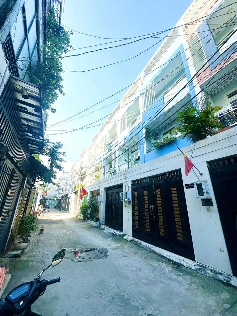 Khu nhà hiếm bán còn 1 căn duy nhất 2 tầng kế bên đại học luật QL13 HBC td dt 40m giá 3,x tỷ