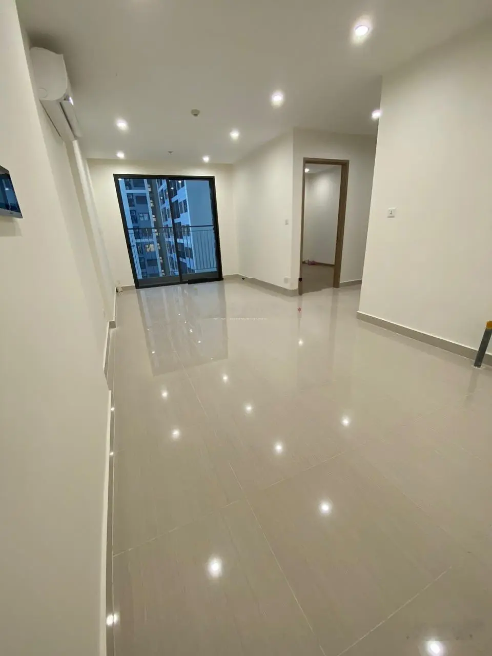 Chỉ 2tỷ4 cho 2 phòng ngủ toà S5 Vinhomes Quận 9 đã có sổ