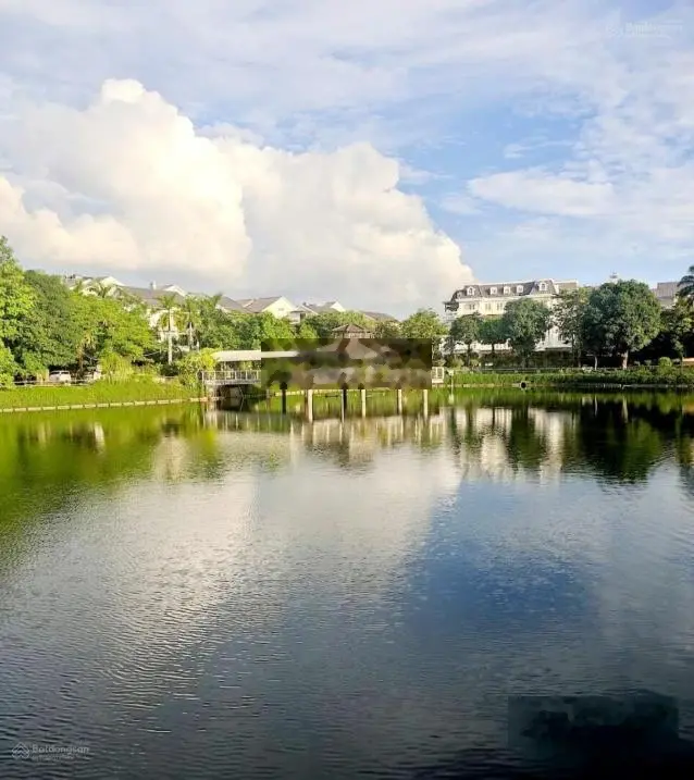 Bán biệt thự mặt hồ Viglacera Xuân Phương, 200m2, mặt tiền 12m, gồm 3 tầng 1 tum căn víp 0989 031 ***
