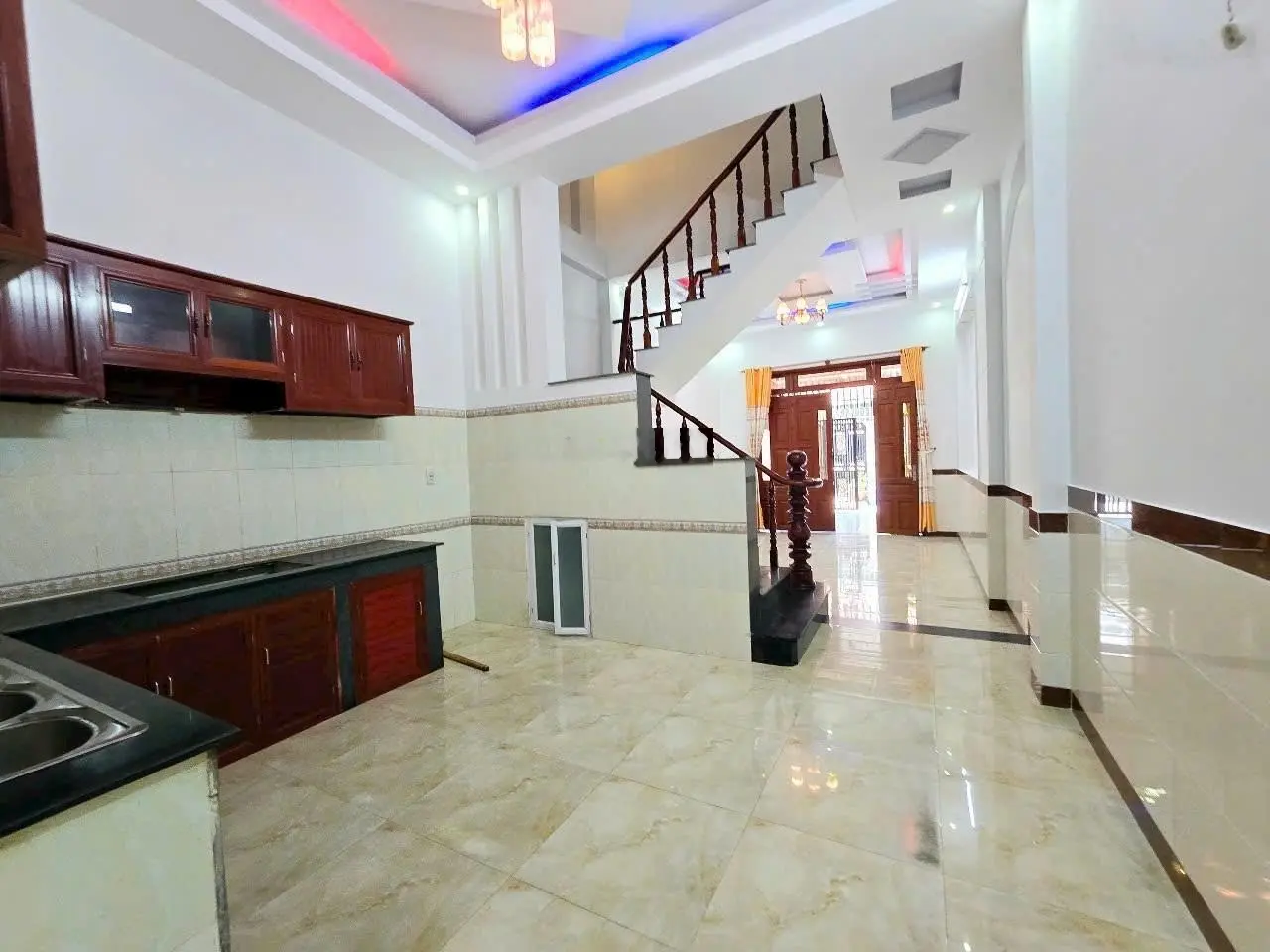 Chủ cần bán nhà trệt 1 lầu p. đông hòa, dĩ an. dt(4,3 x 22,3m). nhà gần trường học cấp 1,2.thổ 100%