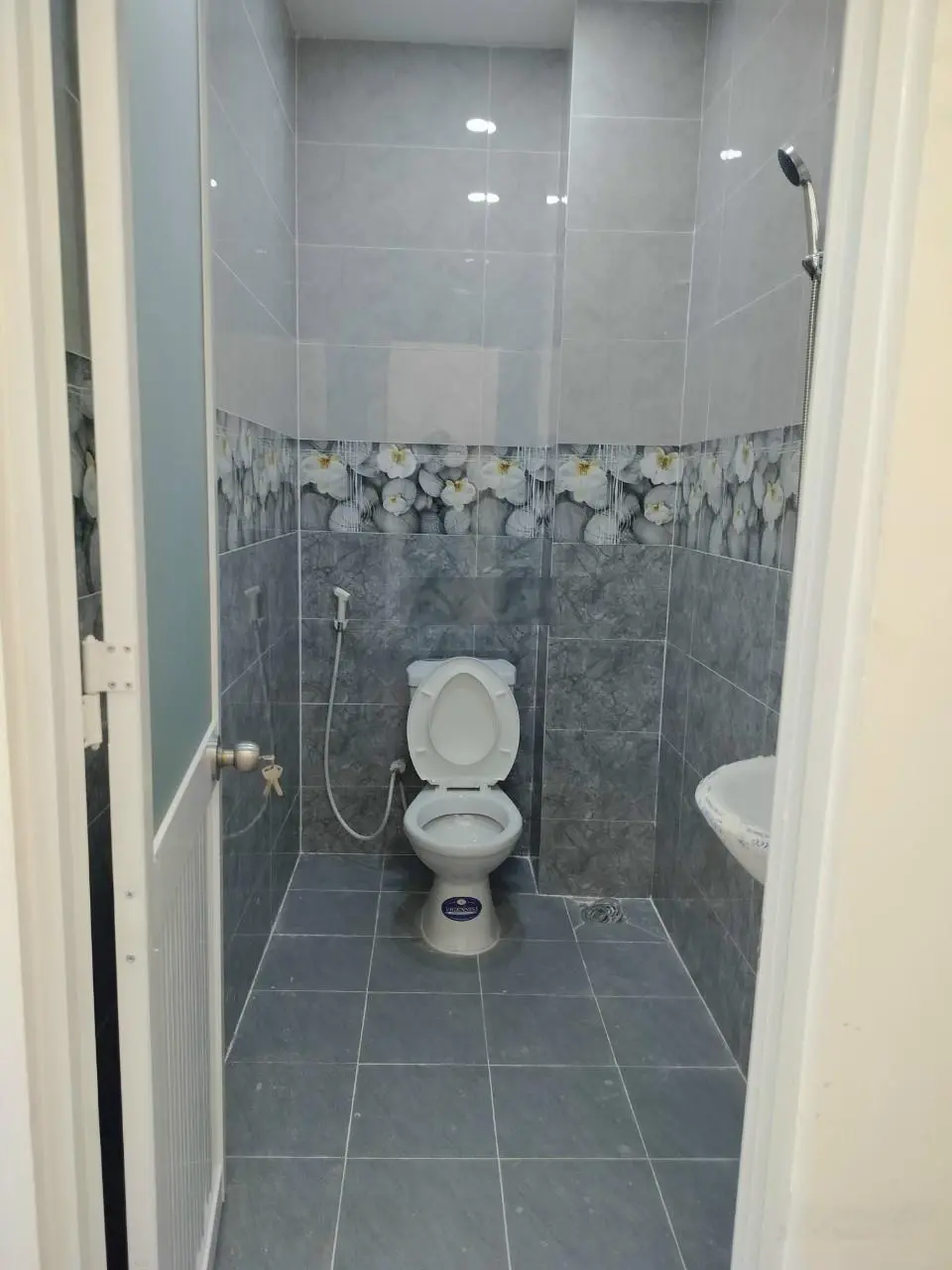 Chủ hạ giá bán nhà đúc 2 tấm bán nhanh trong tuần 2.5 tỷ nay còn 1.tỷ95 bao công chứng