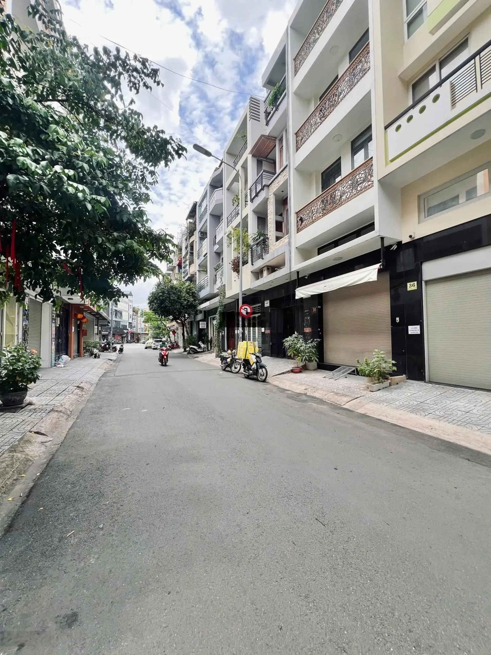 Hiếm Mặt tiền Hoa Lan - Phan Xích Long Phường 2 Quận Phú Nhuận. 4mx16m- 4 tầng . Giá chỉ 24 tỷ TL