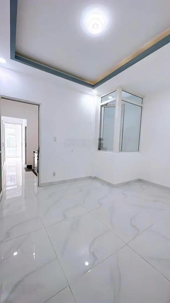 Nhà đẹp q4 - sát MT đường - 5 lầu đúc - 40m2 - 4PN - chỉ 5 tỷ nhỉnh