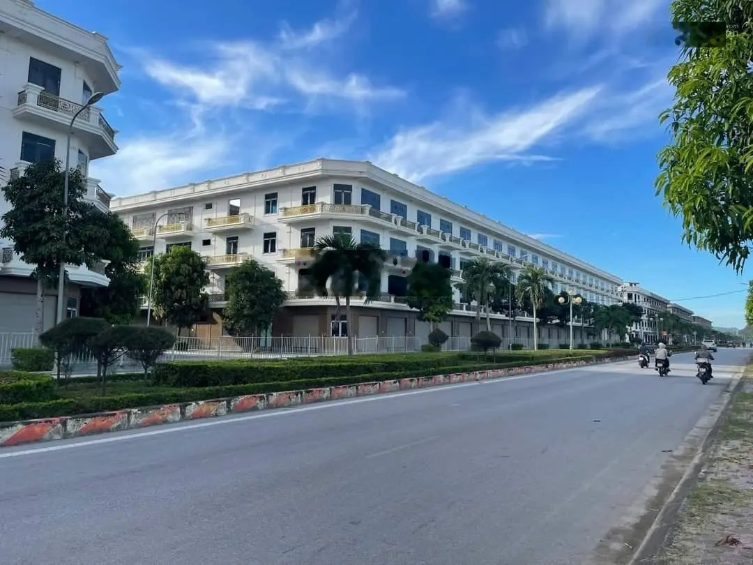 HÀNG HOT! Bán nhà mặt phố 180m2, mt 10m ngay mặt Đường CSEDP, Quảng Thắng, TP. Thanh Hóa