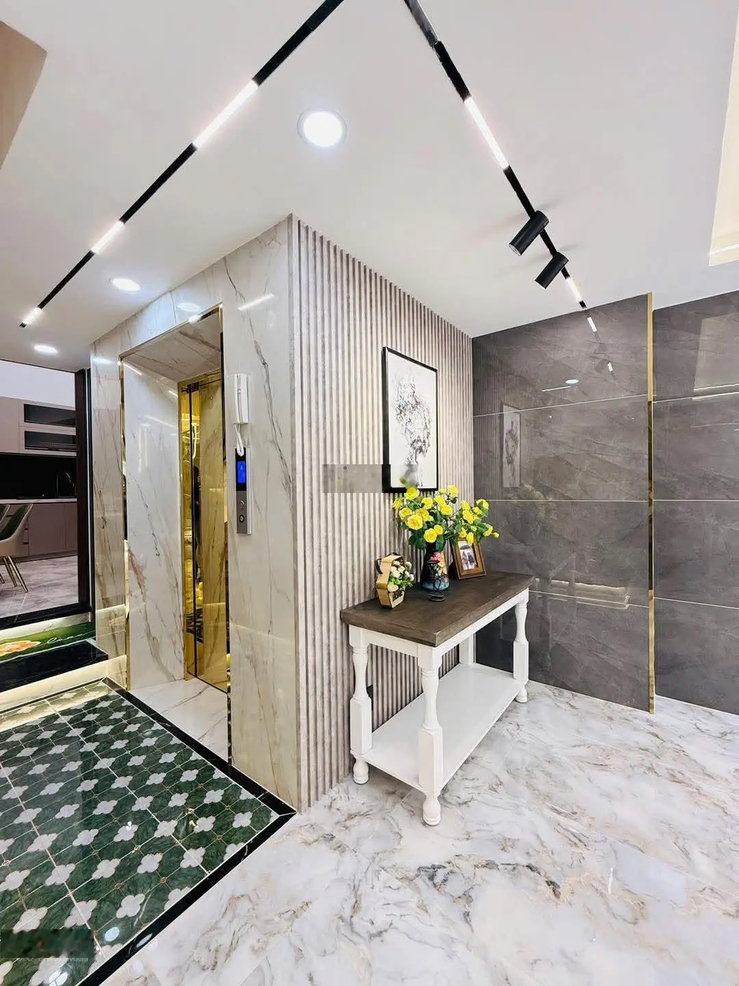 Bán gấp nhà Nguyễn Hiền, P3, Q3, gần THCS Bàn Cờ giá 4tỷ680 DT 91,8m2 (5,4x17) còn HĐ thuê 33 tr/th