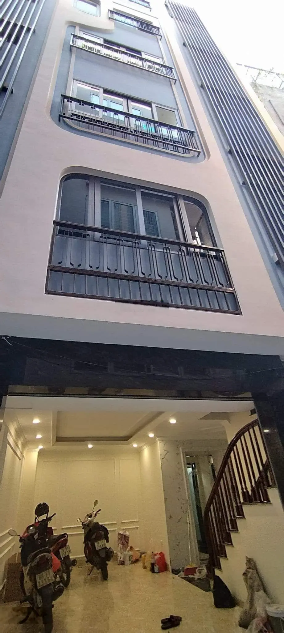 Bán gấp nhà siêu vip Quan Hoa phân lô dân xây 36m2 x 7 tầng, mặt tiền 6m thang máy ô tô vào nhà