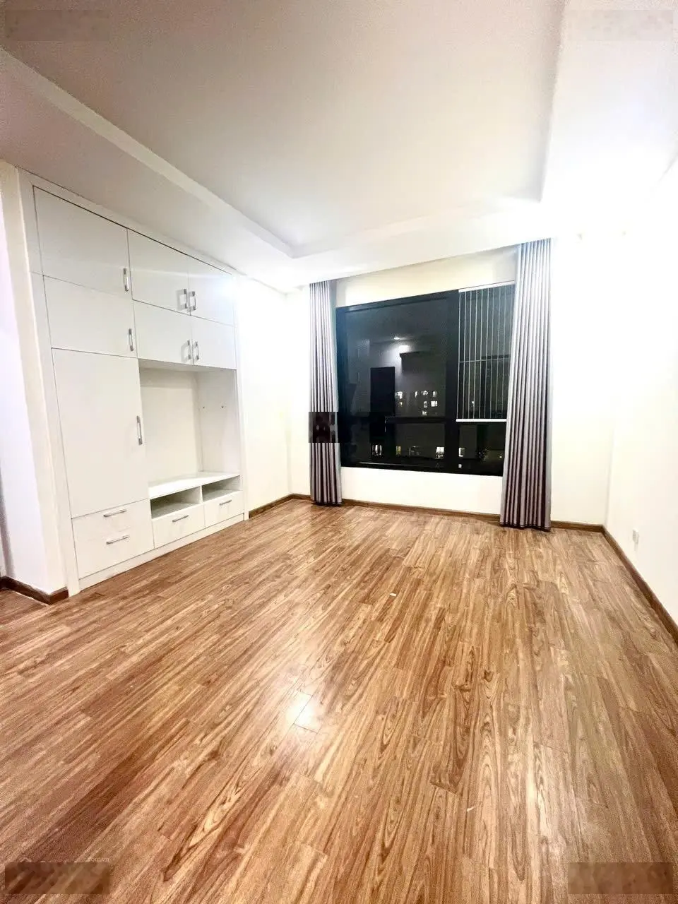 Chính chủ cần bán căn 2 ngủ Times City có slot xe cố định nhà nguyên bản lh em a 0908 833 ***