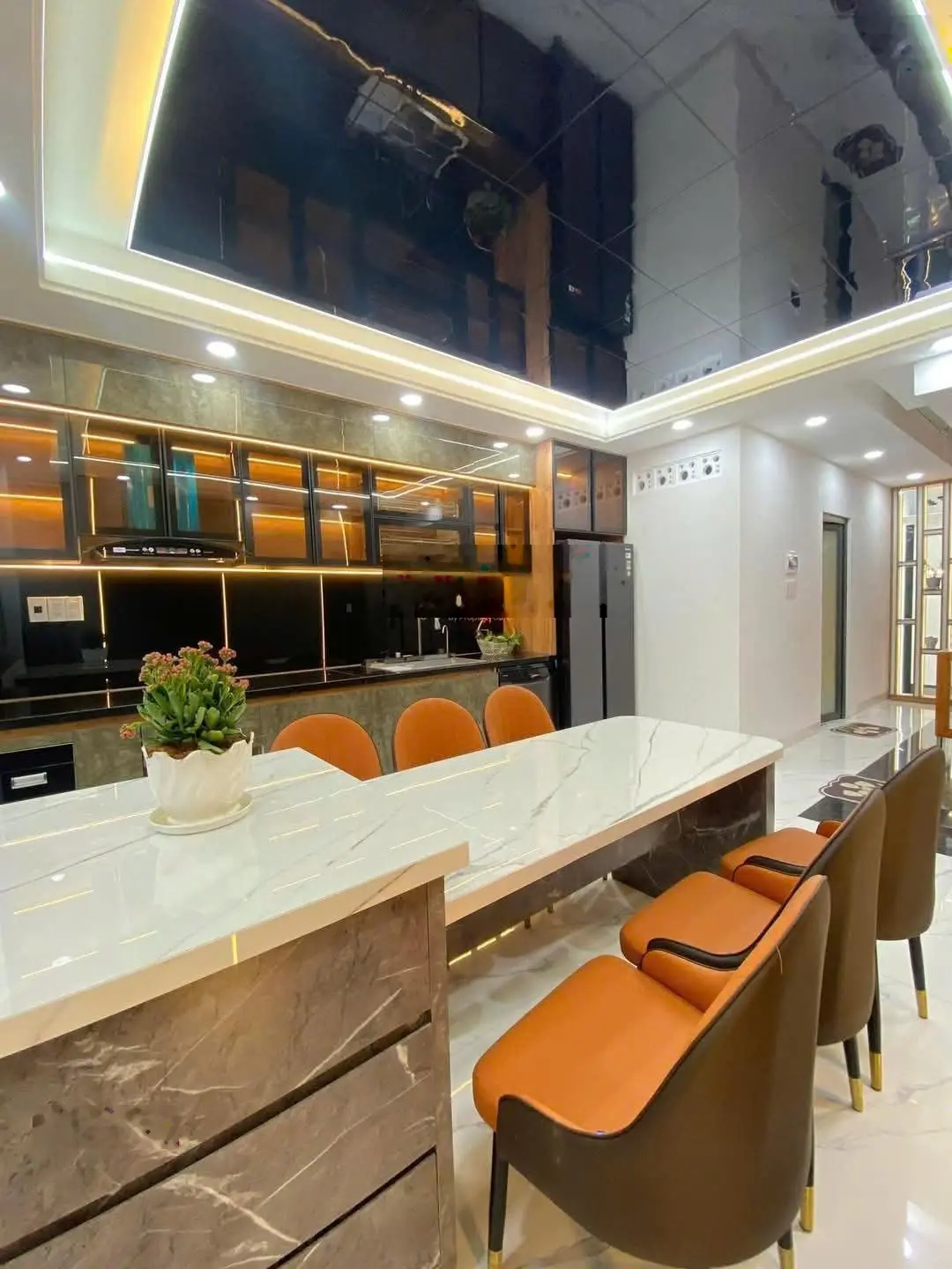 Bán nhà đẹp đường Thạnh Xuân 33. DT 4x17m. Nhà 1 trệt 1 lửng 3 lầu