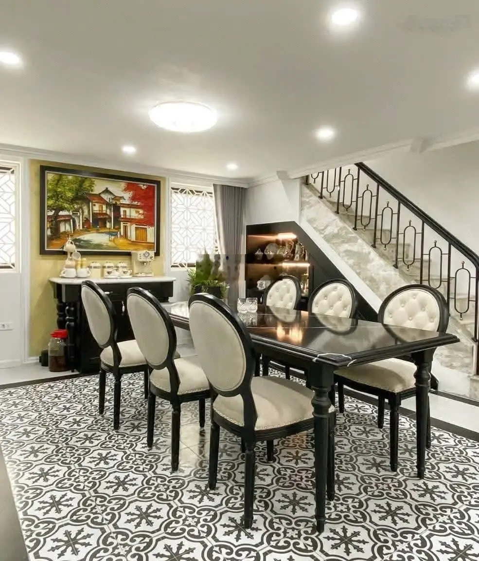 Biệt Phủ Hồ Tây -Nghi Tàm -Xuân Diệu - Phân Lô Víp -Ô Tô Tránh -100M X 5 Tầng MT 9M -Giá Hơn 30 tỷ