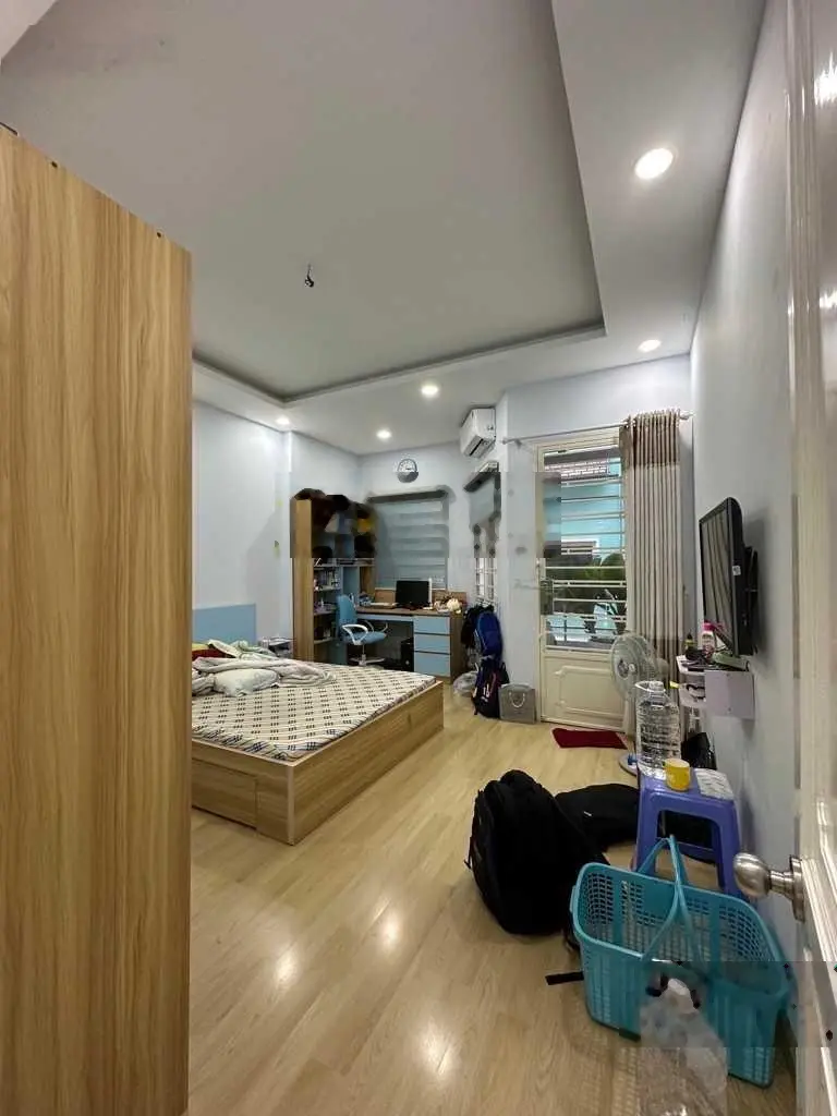 Hiếm, nhà VIP 2 mặt hẻm 6m trước sau, Nguyễn Hồng Đào, 4 tầng, vuông A4