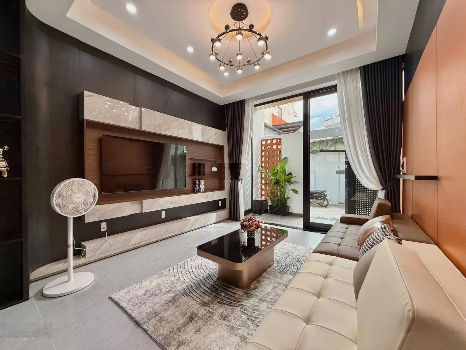 Cần bán gấp nhà đường Cư Xá Lữ Gia, Quận 11, DT 52M2, Giá 2,6 tỷ SHR, đang cho thuê 19tr/ tháng