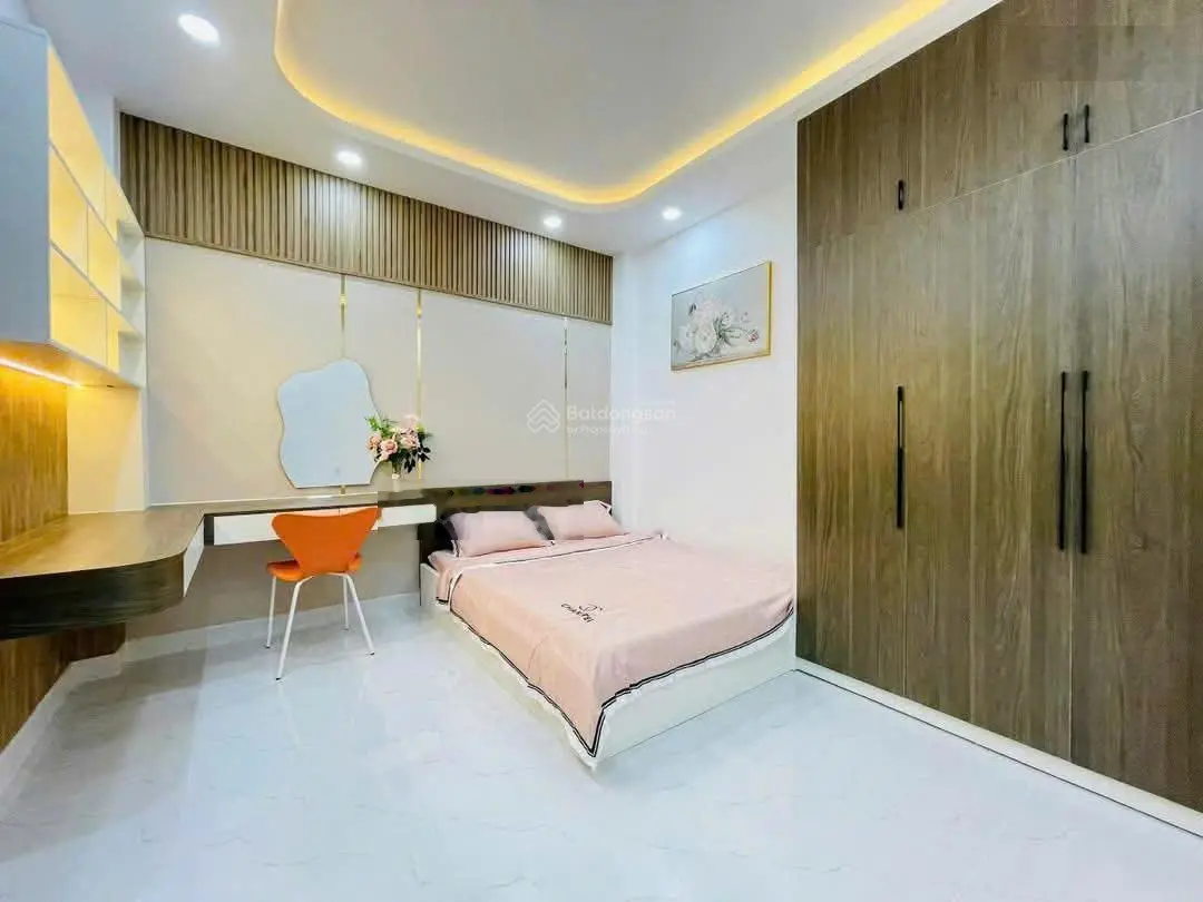Bán nhà mặt phố, vị trí đắc địa Đ. Vĩnh Khánh - P. 9 - Q. 4, đang cho thuê 30 triệu