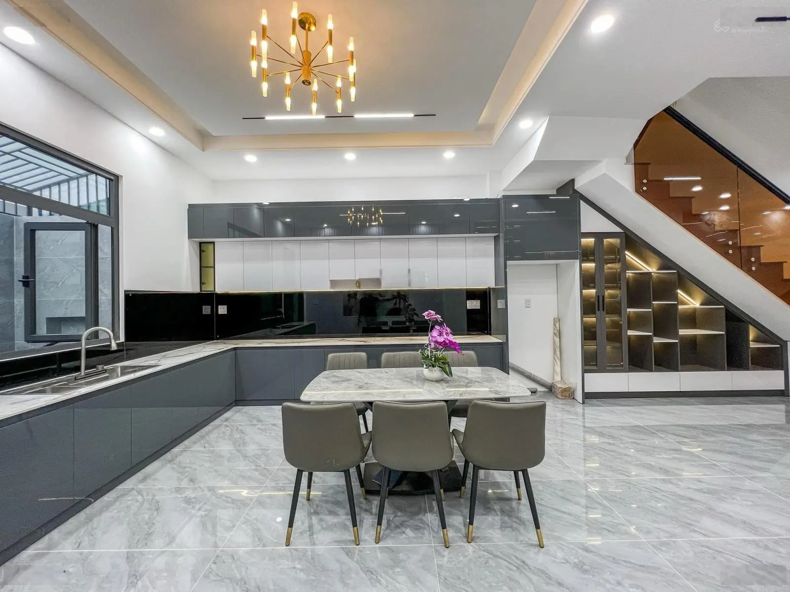 Bán nhà mới xây KDC Hồng Loan sổ hồng hoàn công