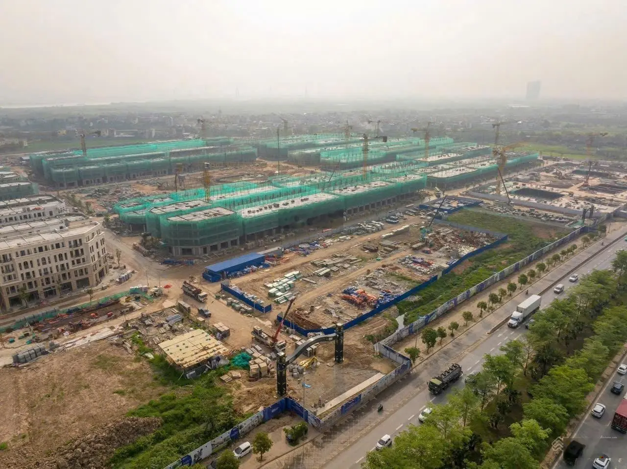 Chưa tới 18 tỷ thanh toán sớm cho căn shop 2 mặt tiền vinhomes cổ loa trục 30m, mặt tiền 6m có hầm