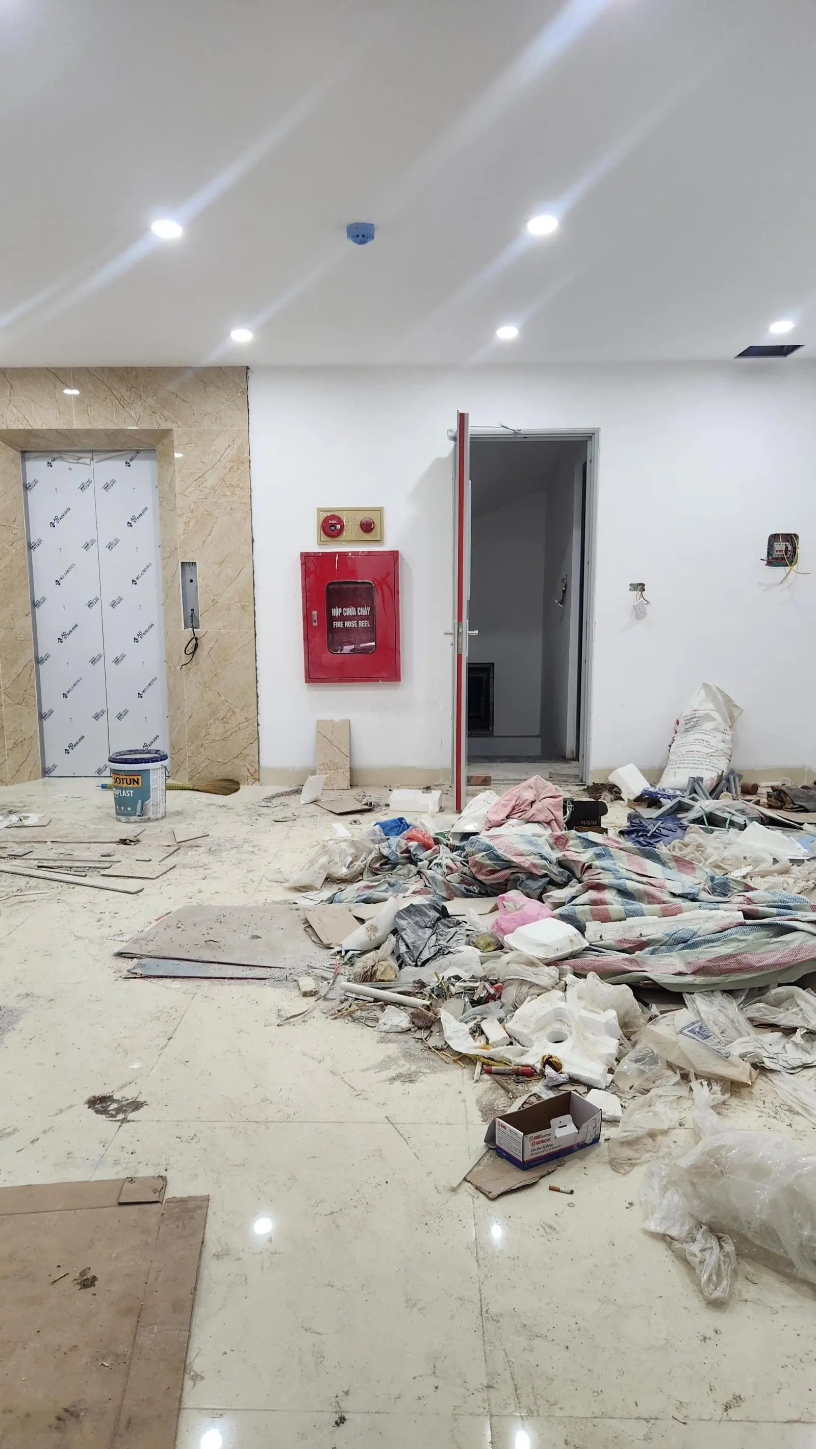 Bán tòa văn phòng 9 tầng, 56 tỷ, mặt tiền 6.2m, sổ đỏ 110m2, nhà mới xây, cho thuê 120 triệu/th.