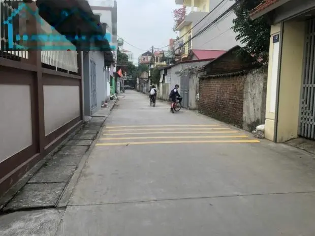 Siêu phẩm 2 mặt tiền. đường thông các ngả. oto 7 chỗ phóng kịch ga giá chỉ 1tỉ 300tr
