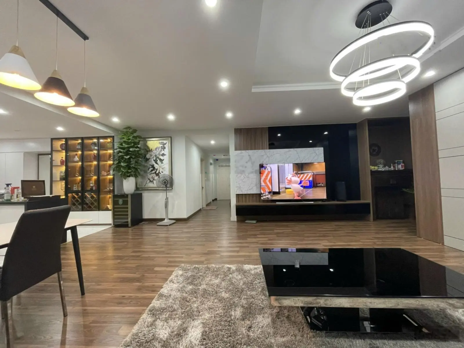 Cần Bán Gấp Căn Hộ 4PN nội thất SANG CHẢNH - Giá Cực Mềm, Cơ Hội Không Thể Bỏ Lỡ!
