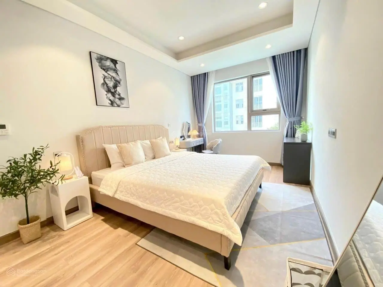 Cần bán cc Soho Residence DT 54m2, 2PN, 1wwc giá 5.8 tỷ lầu trung view đẹp LH: 0901 416 *** Hân