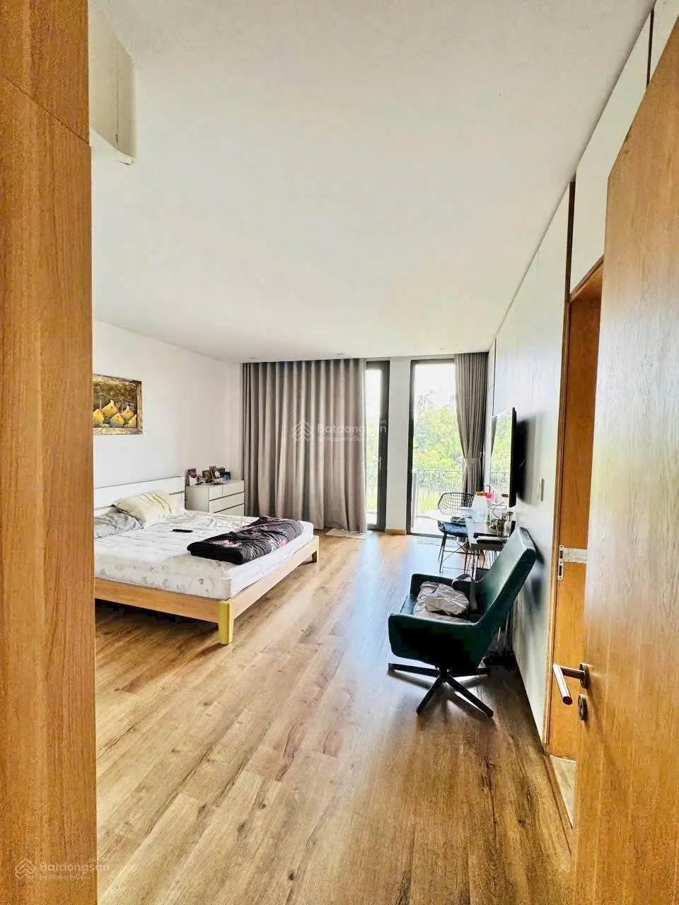 Bán nhà đẹp view sông, 4 tầng giá 22.8 tỷ, khu dân cư đồng bộ, an ninh, nhà thoáng mát, hiện đại