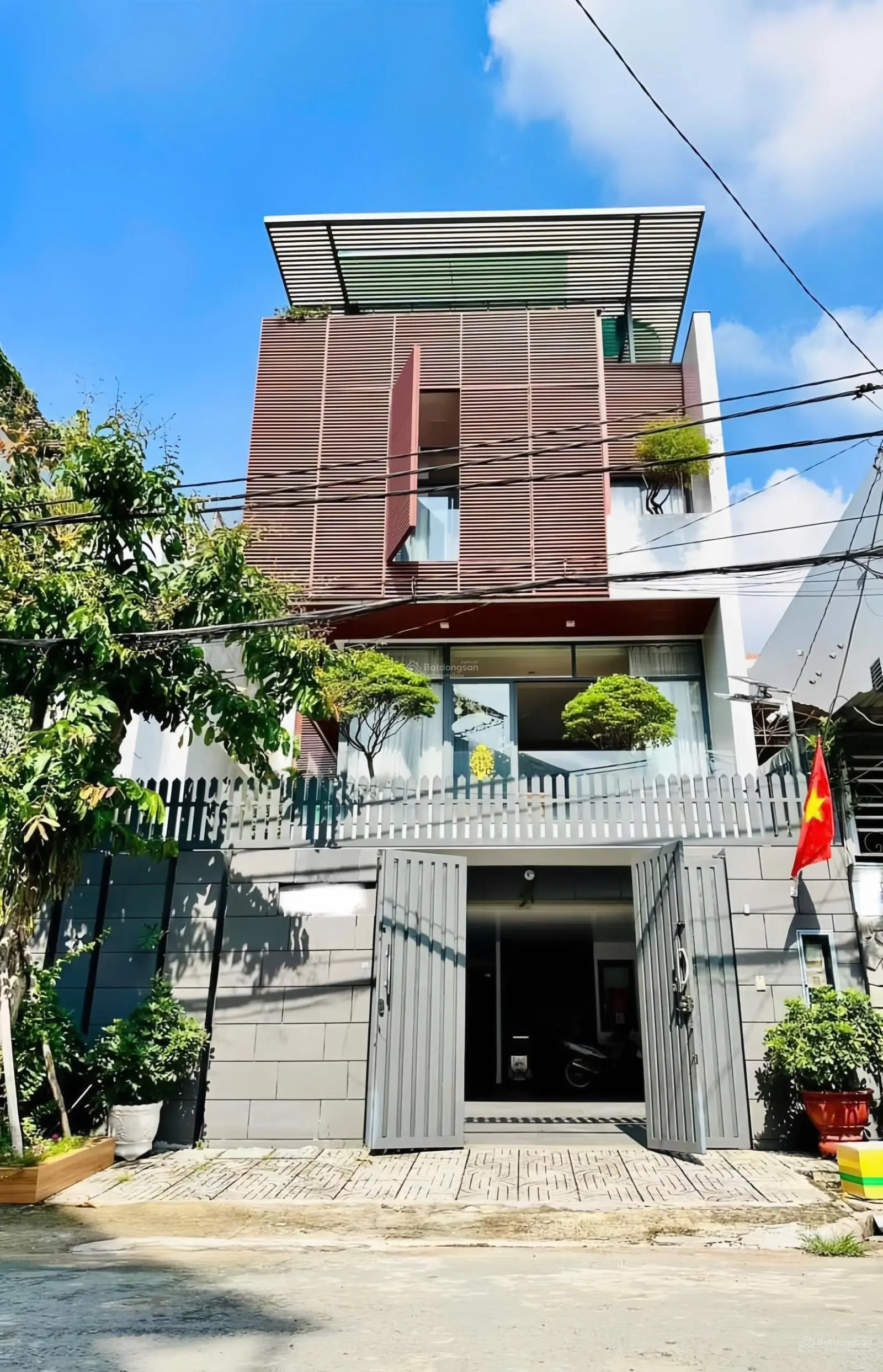 Bán nhà cho thuê 41 tr/th Nguyễn Thông - P9 - Q3. 93.5m2 (5.5x17)m. Cách vòng xoay Dân Chủ 200m