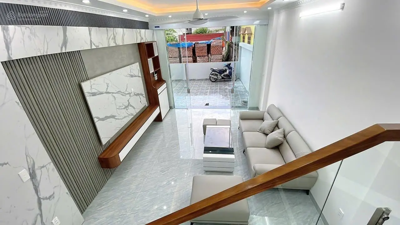 Dãy nhà 4 tầng độc lập khung cột riêng mặt ngõ tại Thiên Lôi - Aeon