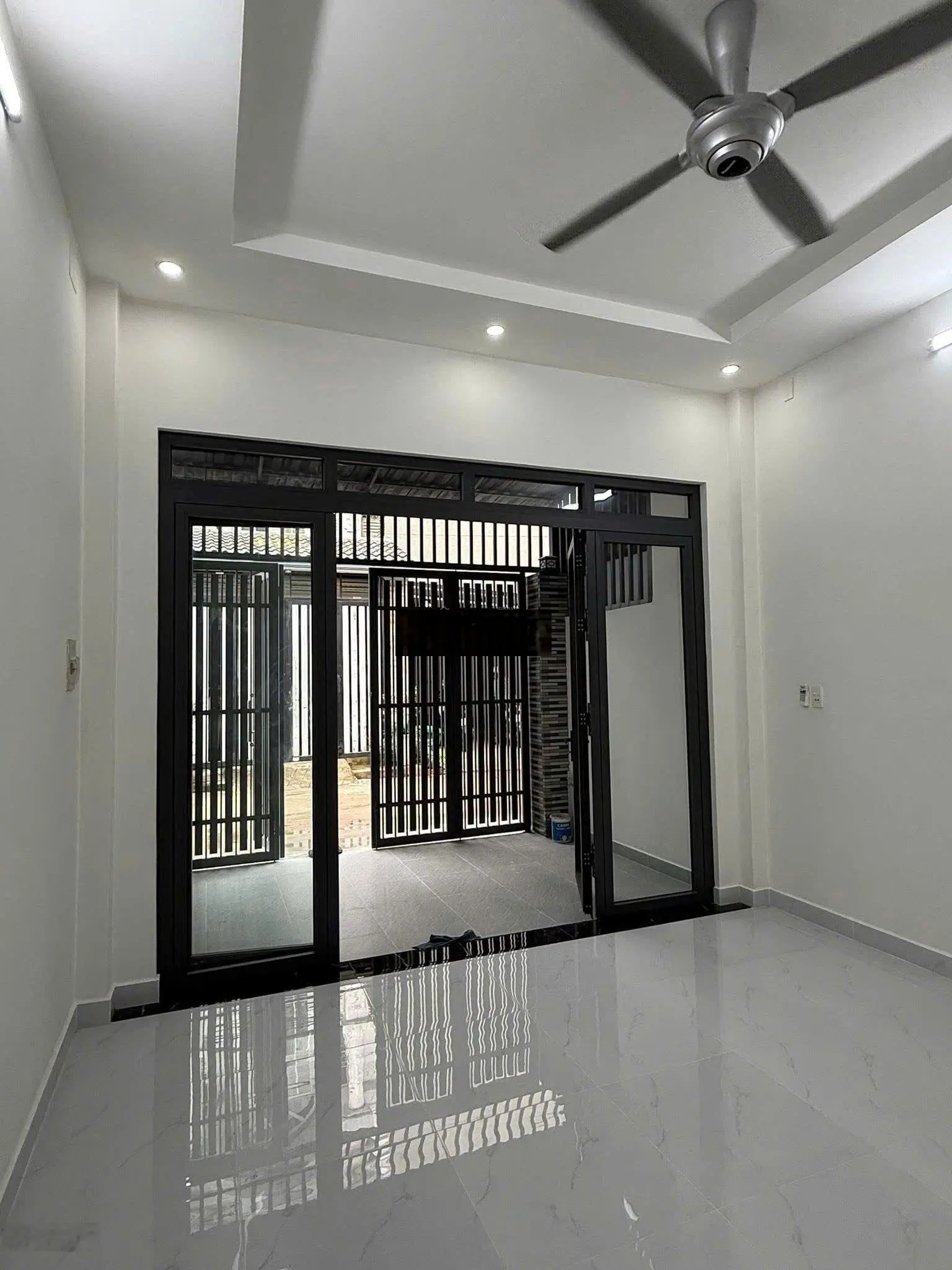 Nhà đẹp 1T2L sân thượng - đường 5m thông - TNPB, Quận 9