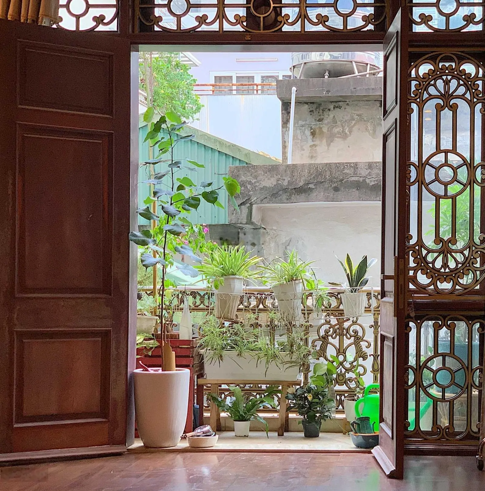 Chính chủ cần bán nhà phân lô Chùa Láng. DT 102m2x7 tầng thang máy. Dòng tiền tốt. Giá 35 tỷ