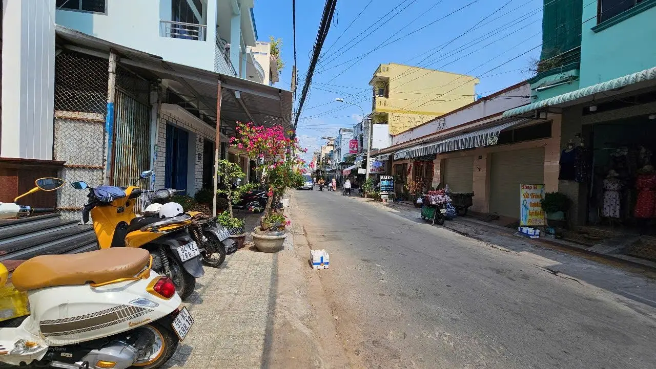 Nhà phố 1 trệt 3 lầu đường Lãnh Binh Thái tại lõi trung tâm thị trấn Cần Giuộc giá chỉ hơn 2t/căn