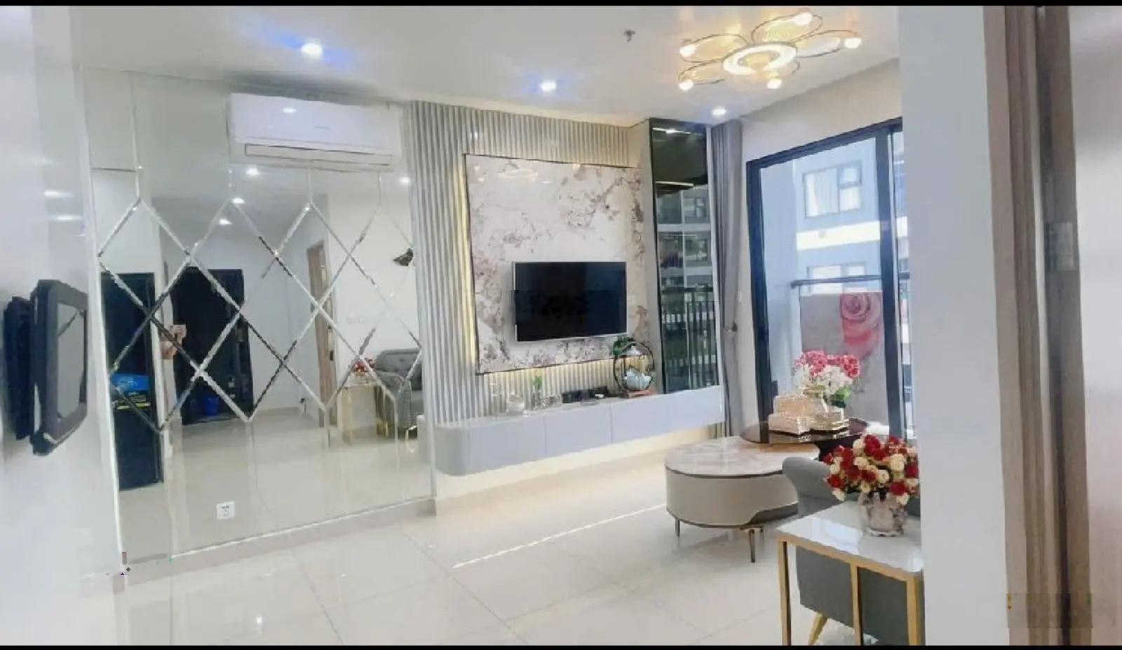 Đẳng cấp ! bán căn hộ vinhomes smartcity , S4.03 trục chính sầm uất , 55m2 & 2pn , giá 4,1 tỷ