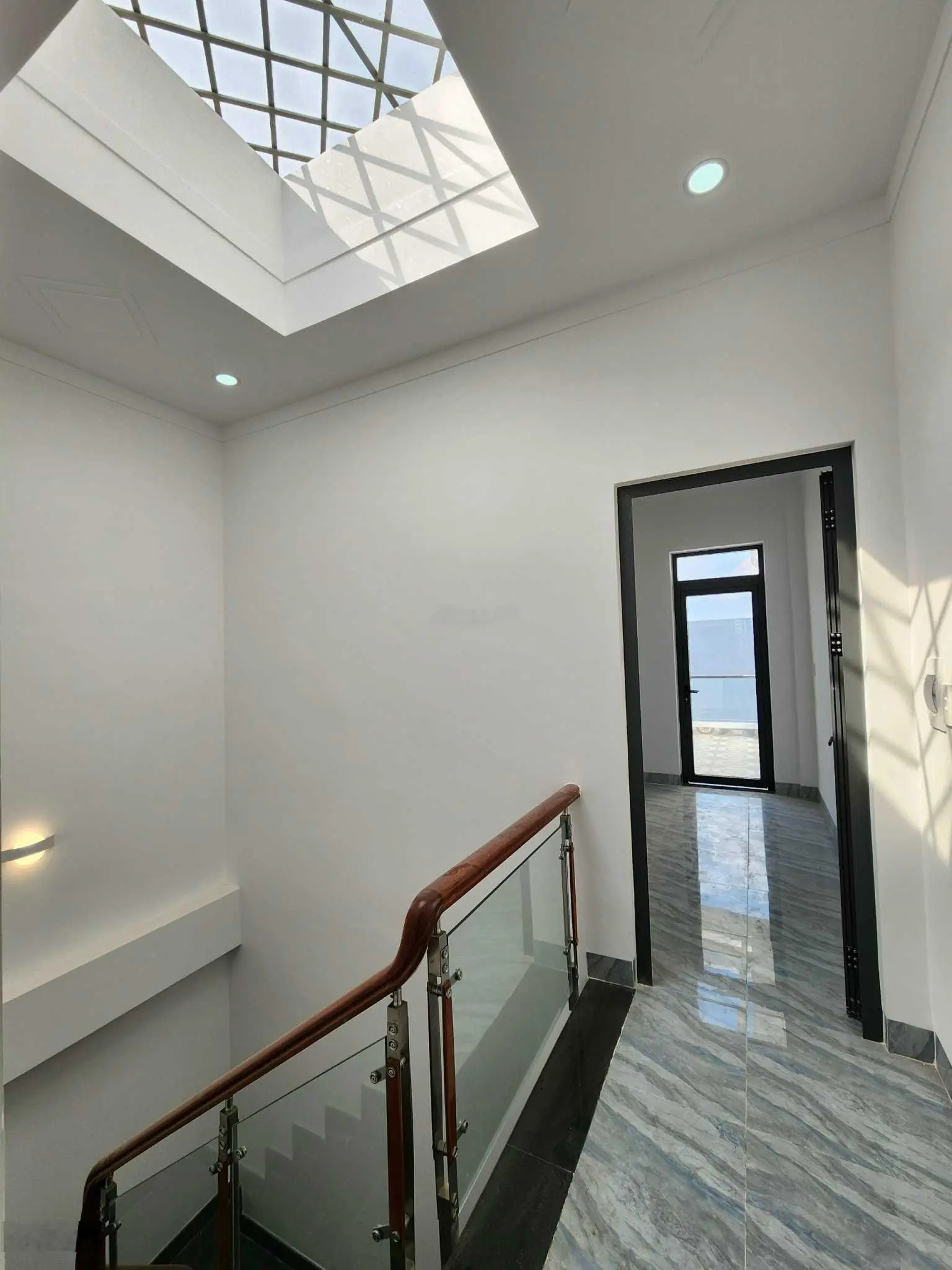 Bán nhà view công viên gần chợ Đông Đô 300m