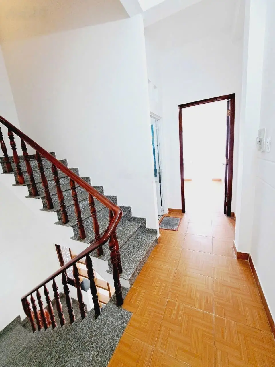 Kẹt tiền kinh doanh bán nhanh thu vốn nhà Lý Chính Thắng, Phường 8, Quận 3